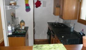 2-Zimmer-Wohnung mit Fenstern auf beiden Seiten