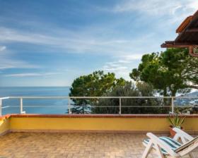 Villa mit exklusivem Panoramablick aufs Meer zu verkaufen