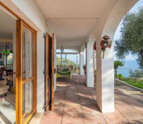 Villa mit exklusivem Panoramablick aufs Meer zu verkaufen