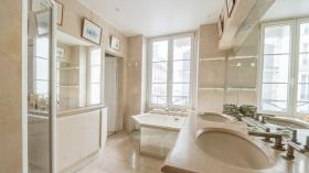 Elegante 113 m² große Wohnung in einer prestigeträchtigen Lage im 7. Arrondissement von Paris