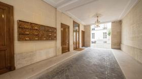 Elegante 113 m² große Wohnung in einer prestigeträchtigen Lage im 7. Arrondissement von Paris