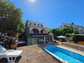 Haus mit Meerblick und Pool – Langzeitmiete