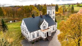 Historisches Herrenhaus mit einem 9 Hektar großen privaten historischen Park