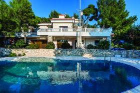 Einzigartige luxuriöse Villa mit Panoramablick in der renommierten Hippokrates Politia 