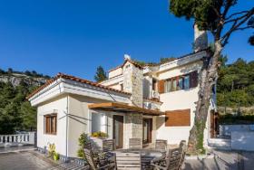 Einzigartige luxuriöse Villa mit Panoramablick in der renommierten Hippokrates Politia 