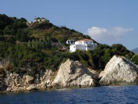 Italienisch gestaltete Villa mit 450 qm, 17000 qm der üppig grünen Naturlandschaft und einem 360 ° Blick umgeben