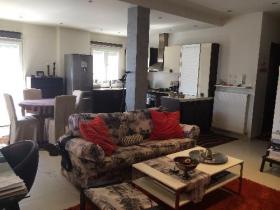 Luxuriöses 82 m2 Dachgeschossapartment, komplett eingerichtet in Thessaloniki, Innenstadt, im Jahr 2013 renoviert