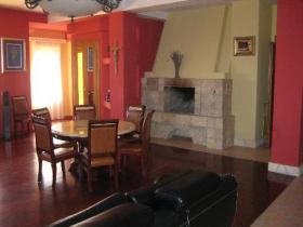 Villa mit 12 Wohnungen 60 m vom Strand