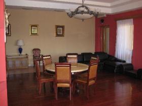 Villa mit 12 Wohnungen 60 m vom Strand