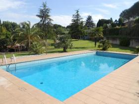 Villa in Rom 600 m2 auf 3 Stockwerken mit Pool 60 m2, Park 2000 m2, bestehend aus 4 Appartements