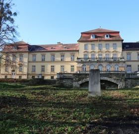 Schloss bei der österreichischen Grenze zu verkaufen