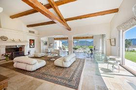 Fantastisches Anwesen im neoprovenzalischen Stil, bestehend aus 4 Häusern mit einer Wohnfläche von 750 m²