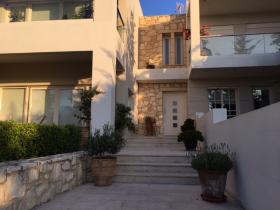 Luxusvilla mit Bergblick und privatem Garten