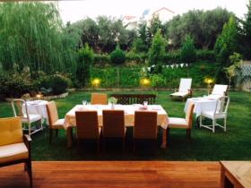Luxusvilla mit Bergblick und privatem Garten