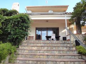 Villa zum Verkauf mit Grundstück und Innenpool