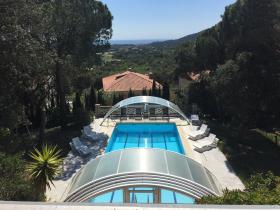 Villa zum Verkauf mit Grundstück und Innenpool