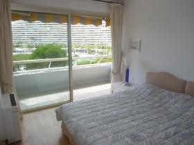 4-Zimmer-Wohnung im modernen Stil mit Panoramablick auf das Meer und den Hafen