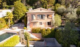 Einzigartige Immobilie in Mougins - 2 Villen mit Meerblick