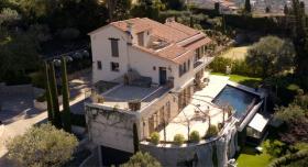 Einzigartige Immobilie in Mougins - 2 Villen mit Meerblick