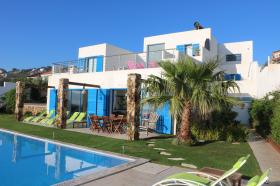 Luxusvilla in erster Linie mit einzigartigem Blick auf das Mittelmeer