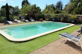 Zu verkaufen prächtiges Haus in einwandfreiem Zustand mit Swimmingpool