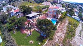 Luxusvilla mit Meerblick und Pool