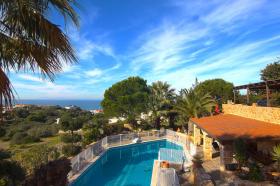 Luxusvilla mit Meerblick und Pool