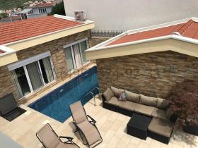 Zu verkaufen Villa 209 m2 mit Meerblick in Montenegro, Dobra Voda