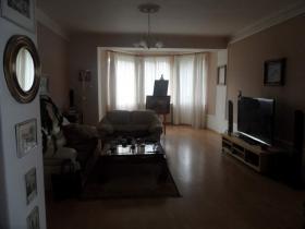Mehrfamilienhaus in einem Wohngebiet einer angesehenen Prager Lokalität