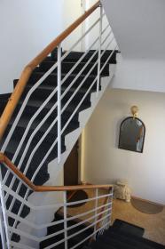Mehrfamilienhaus in einem Wohngebiet einer angesehenen Prager Lokalität