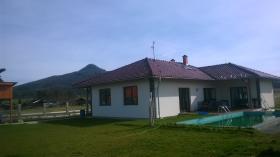 Ferienhaus L-Bungalow mit Pool