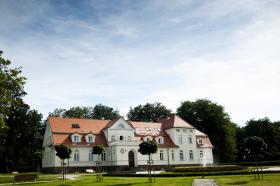 Palace von Grelle - luxuriöser moderner Schlosskomplex zum Verkauf komplett renoviert