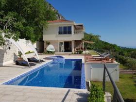 Villa mit spektakulärem Panoramablick auf das Meer