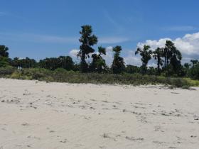 Strandgrundstück in Sumba Est