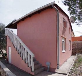 Villa besteht aus 2 Wohnungen auf der Insel Pasman