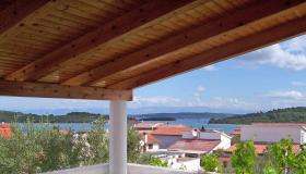 Villa besteht aus 2 Wohnungen auf der Insel Pasman