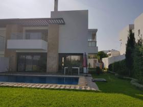 Luxusvilla zum Verkauf in Plage des Nations