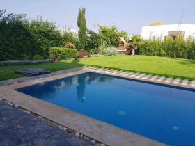 Luxusvilla zum Verkauf in Plage des Nations