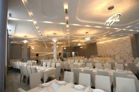 Restaurant zum Verkauf in Tiflis, Georgien, gegenüber der U-Bahn-Station