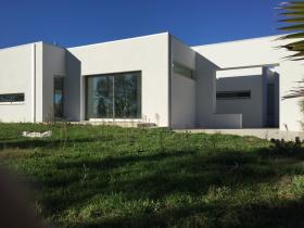 Geräumiger schöner Villenbau 2019