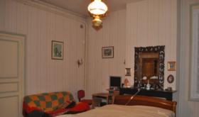 Prächtiges Herrenhaus aus Tuffstein mit zahlreichen Nebengebäuden 500m2