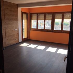 Große schöne Wohnung mit Blick auf den Fluss