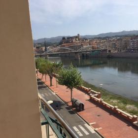 Große schöne Wohnung mit Blick auf den Fluss