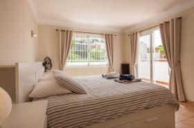 Wohnung mit Terrassen und Garten