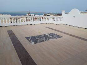 Wohnung mit Panoramablick auf das Meer und einer riesigen Terrasse