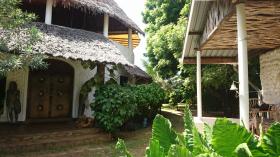 Traditionelle runde Villa mit Makouti-Dach