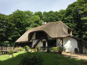 Zu verkaufen Norman Cottage mit Nebengebäude