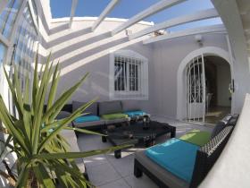 Villa Meerblick, bestehend aus 2 identischen Wohnungen, sehr guter Vermietungsbericht
