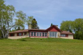 Schönes Haus an einem großen See in Quebec Kanada
