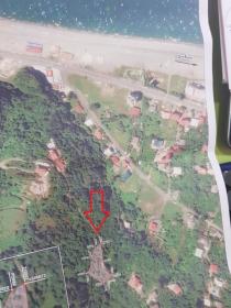 Zu verkaufen Land mit fertigen Projekt für den Bau von 3 privaten Villen